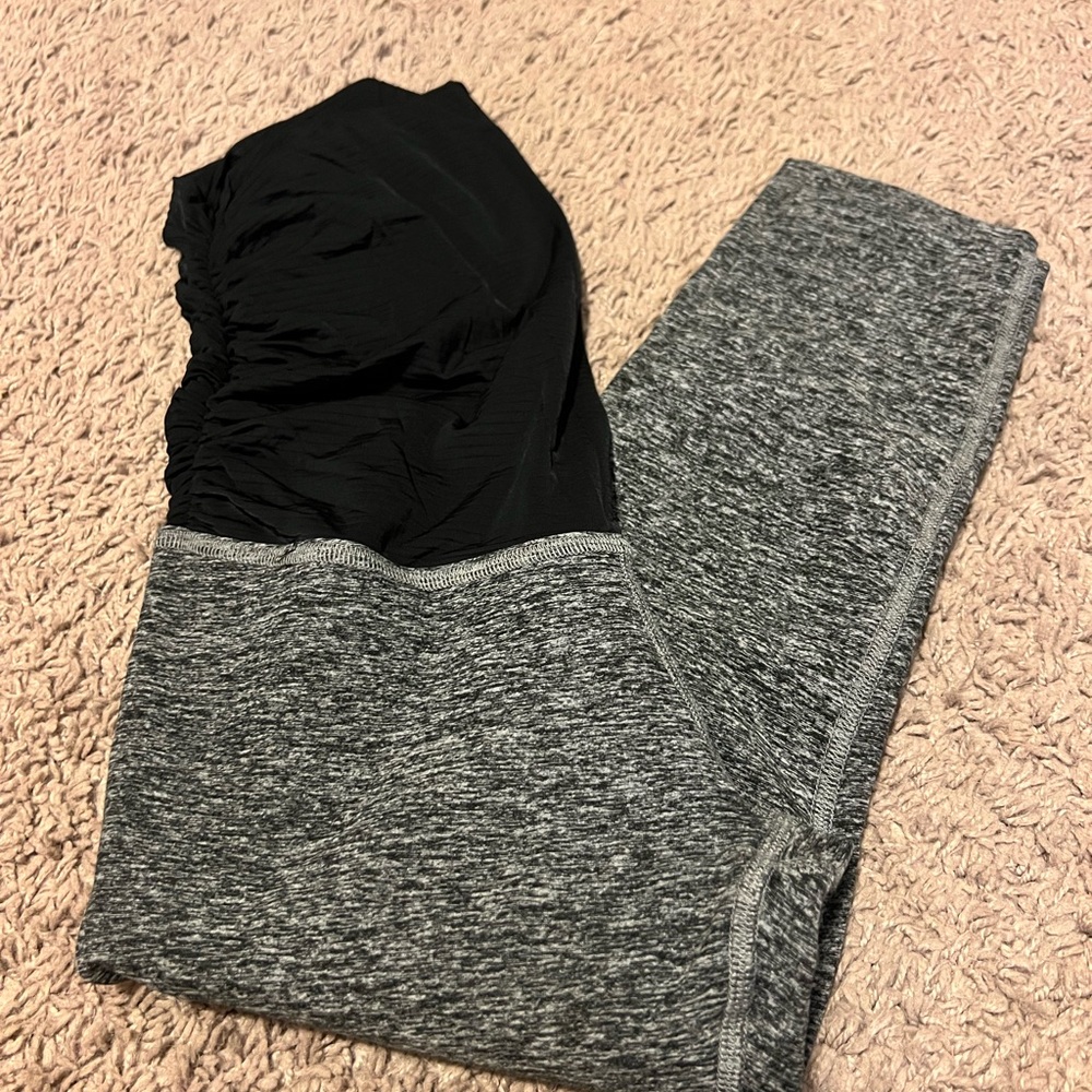 Beyond the bump leggings size small